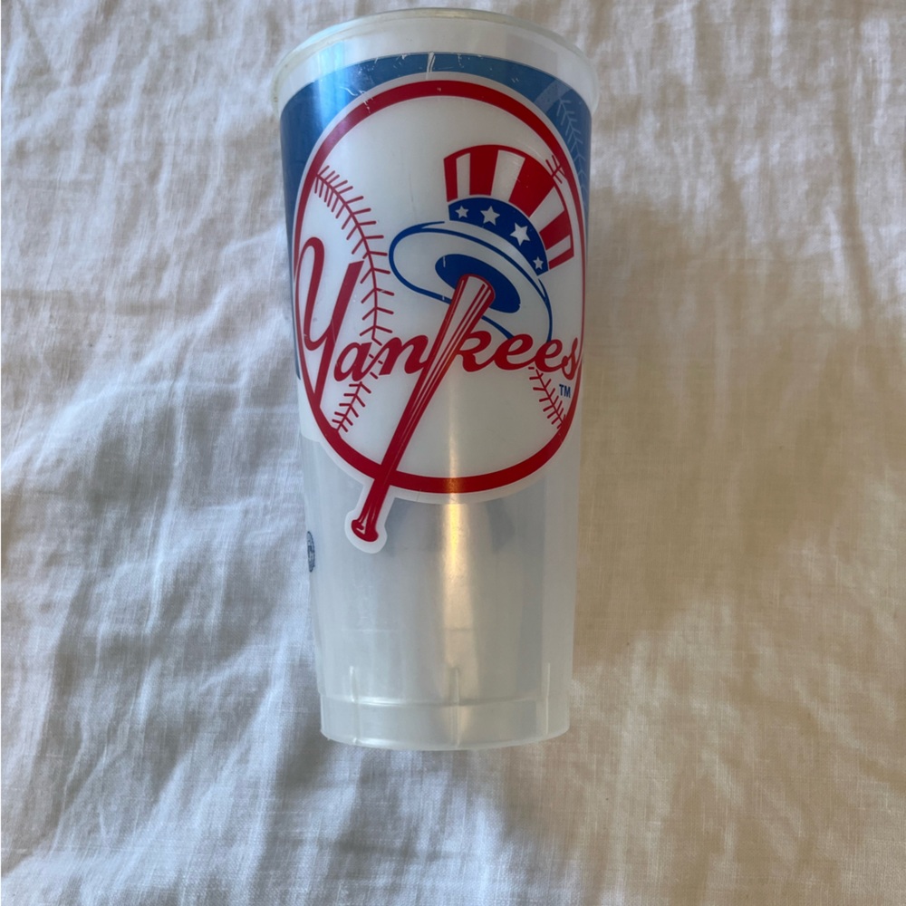 New York Yankees Clear Plastic Tumbler - White with Red & Blue Logo